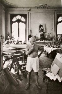 Picasso getting ready to paint. La Californie Cannes, France 1956